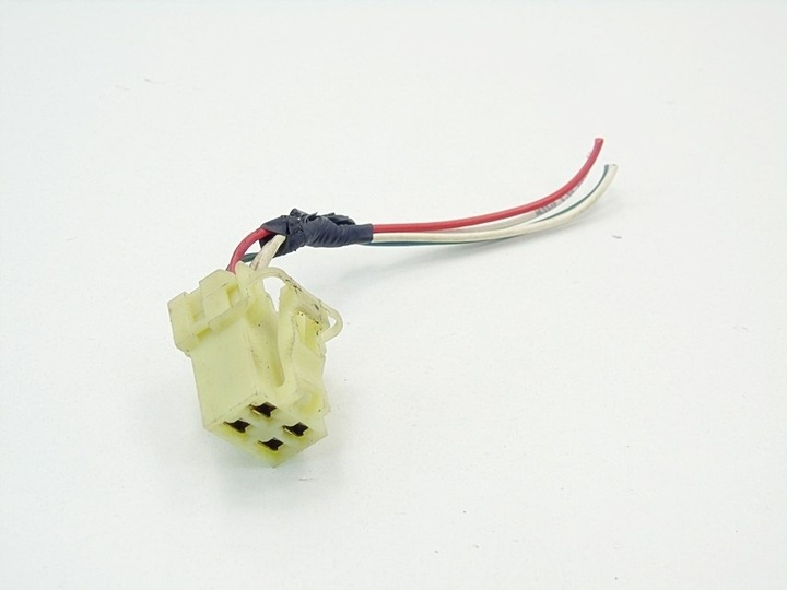 фото №1, Штекер разъём hyundai i30 i 1.4 b 1.6 b ceed venga i20 ix20 rio