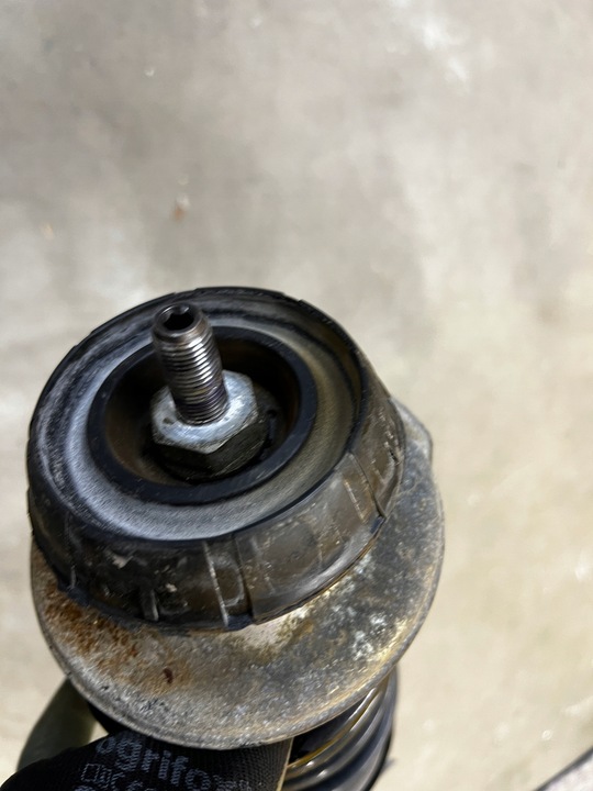 фото №9, Ножка амортизатор поворотный кулак перед правый dacia duster ii 2wd рестайлинг 1.0 tce