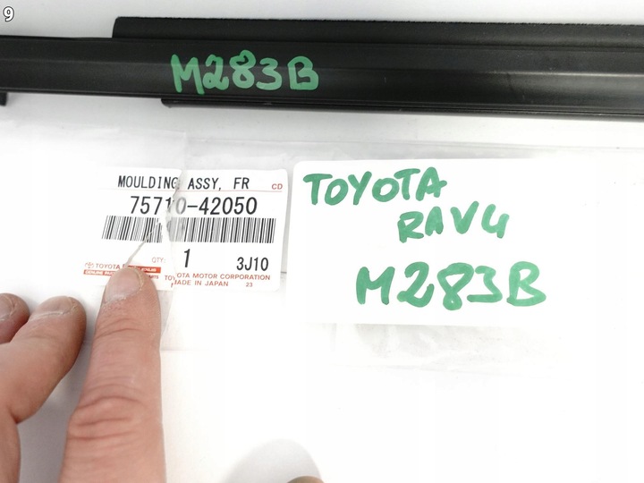 фото №10, Toyota rav4 v 5 19- планка накладка скла двері права перед 75710-42050