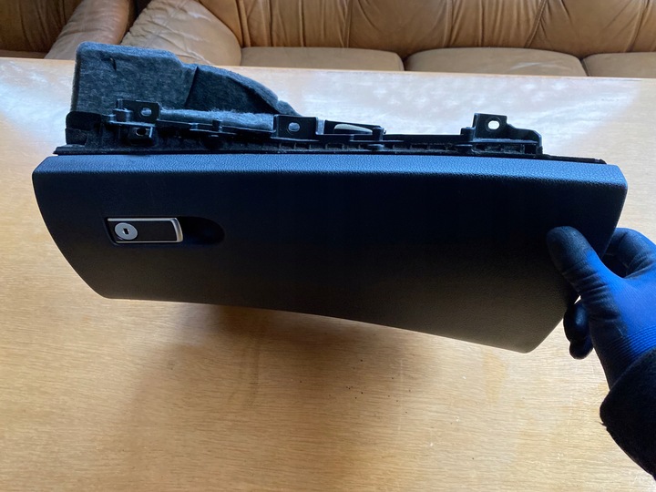 фото №7, Хороший бардачок пассажира mercedes w213 2018r e-klasa a2136800091 тайник