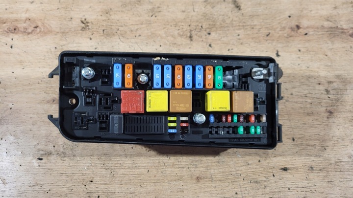 фото №1, Коробка запобіжників opel vectra c рестайлінг signum 05-08 1,8 13241892