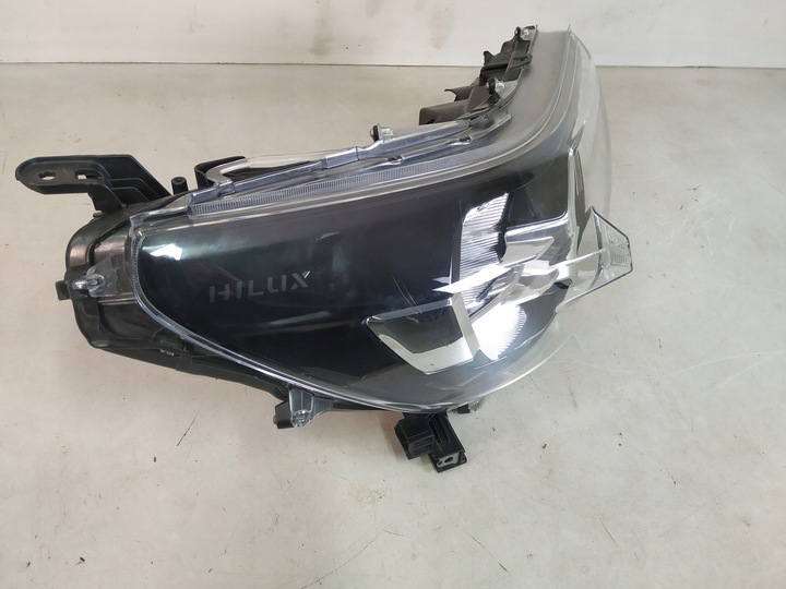 фото №8, Toyota hilux viii 7 рестайлинг фара правый лампа перед правая 811100kk60