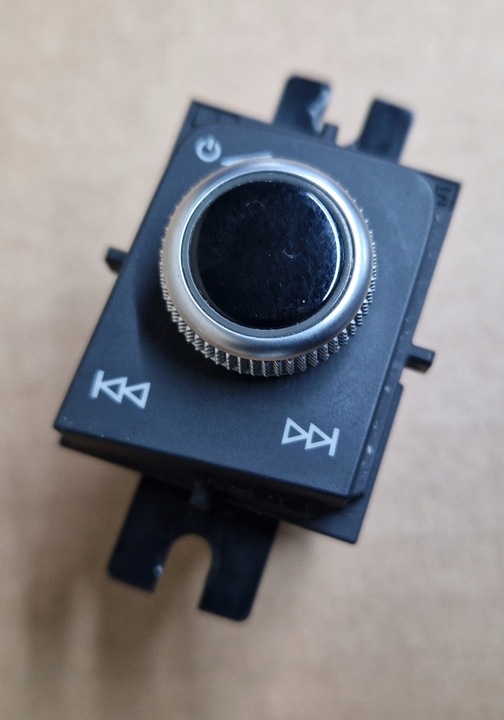 фото №1, Регулировка громкости audi q5 рестайлинг 80b919616a оригинал идеал