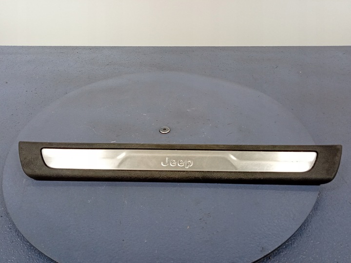 фото №1, Grand cherokee wk2 накладка порога перед права