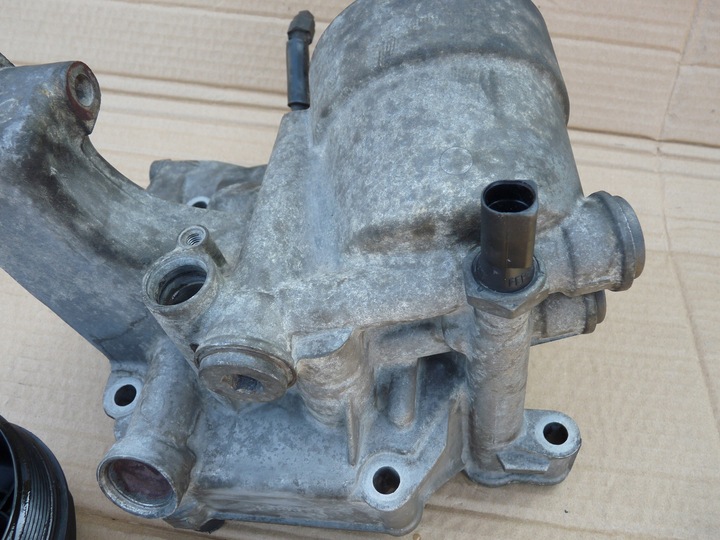 фото №9, Audi a8 d2 рестайлинг 3.7 корпус фильтра масла 077115401h 077117021m