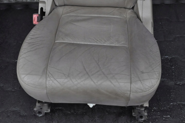 фото №6, Toyota tundra i 2006 сиденья диван кожа