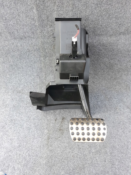 фото №1, Педаль тормоза автомат mercedes w203 c-klasa