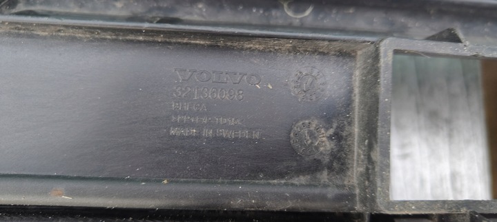 фото №13, Volvo xc 40 xc40 ii рестайлінг решітка середня бампера перед 32136098