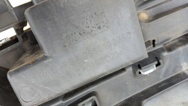 фото №12, Решітка решітка радіатора планка peugeot partner iii 2008- 9682192380 біла запчастина