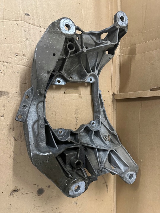 фото №6, Кронштейн підтримка коробки audi a6 c7 3.0t ctua 4g0399263ac