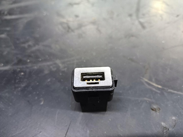 фото №1, Volvo v50 соединитель port usb 8m5t-19a164-va