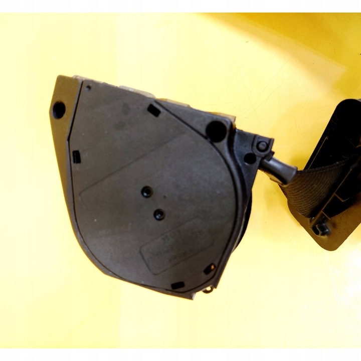 фото №6, Pas безпеки лівий зад volkswagen golf iii cabrio 1e0857805 nr1628