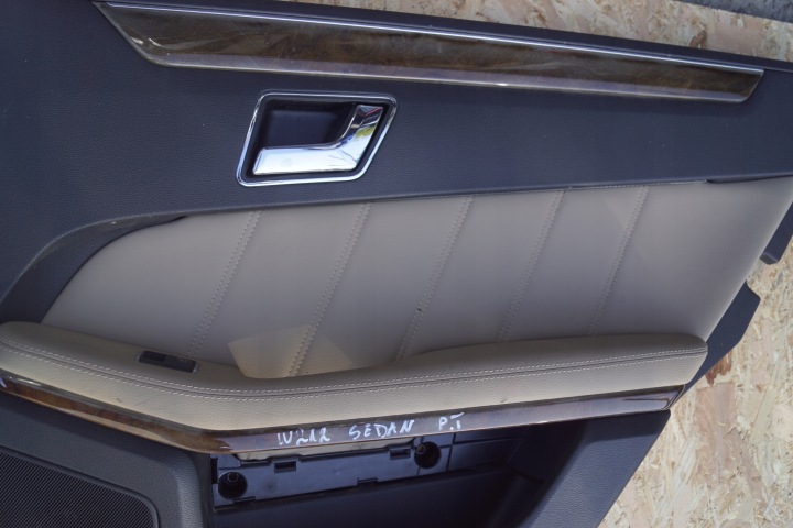 фото №10, Дверна карта (обшивка) права зад mercedes e w212