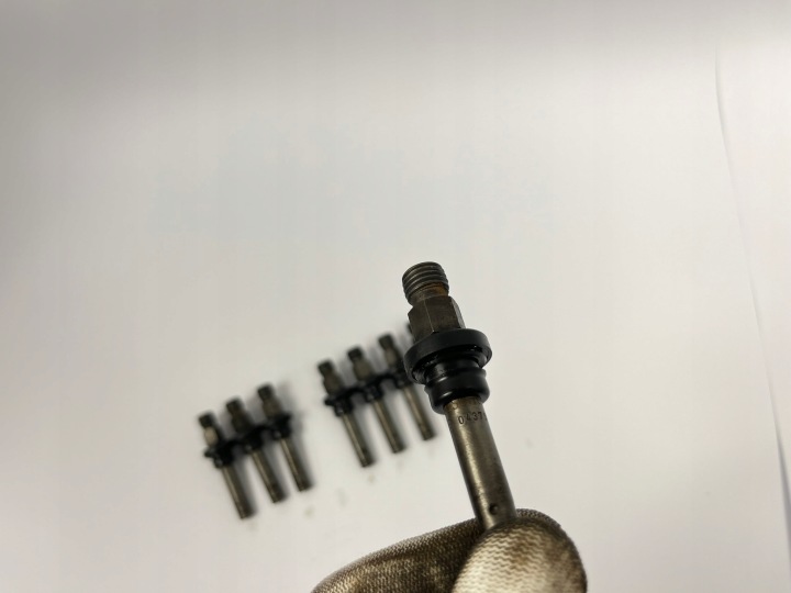 фото №14, Форсунки топлива kpl 8штуки mercedes r107 w126 380 v8 0437502010 bosch