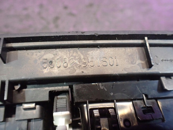 фото №5, Skoda fabia ii 07-10 решётки воздуховод средние 5j0820951