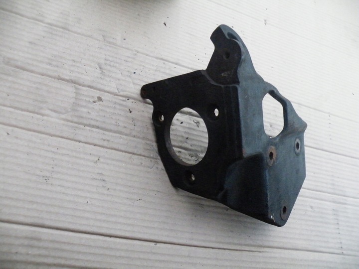 фото №5, Vw transporter t4 lt35 2.5 tdi лапи крепление насоса впрыскивающая 074130147c