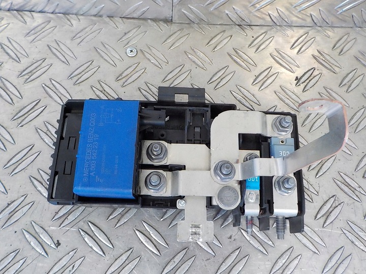 фото №1, Mercedes gla w156 4x4 модуль клеммы акумулятора