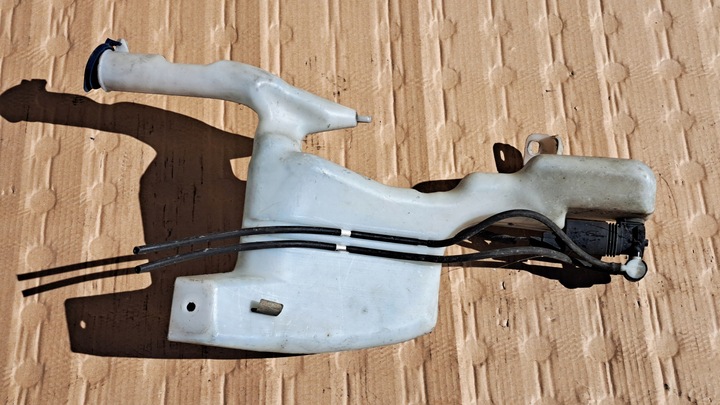 фото №1, Ford fiesta mk7 b-max - бачок склоомивача