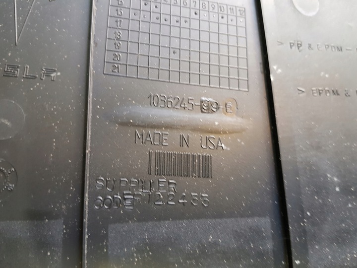 фото №4, Tesla x панель під лобовим склом перед