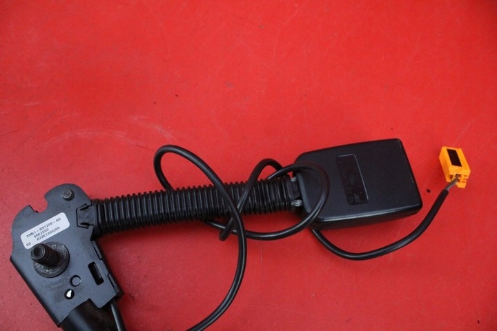 фото №7, Натягувач застібка ременя праві перед 3m51-r61208-ad ford focus c-max mk1 03-07