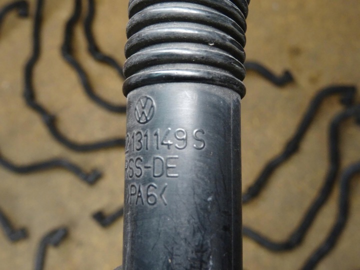 фото №10, Golf v r32 a3 8p 3.2 v6 трубка шланг вентиляція картера повітря 022131149s 022131149q