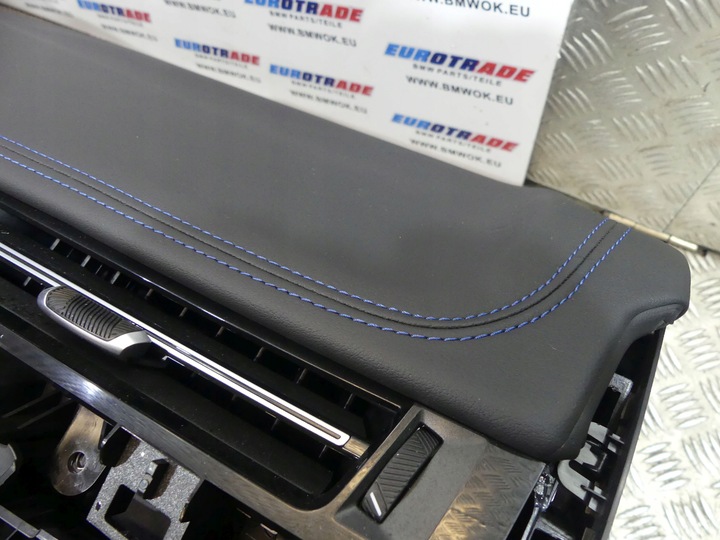 фото №7, Bmw x1 u11 панель роздавальна консоль чорна sensatec szew синій hud