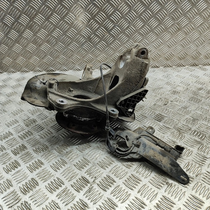 фото №6, Mercedes-benz eqb 2022 левая сторона ступица колёса передней