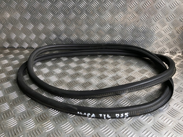 фото №1, Citroen ds5 прокладка крышки багажника левый 14r