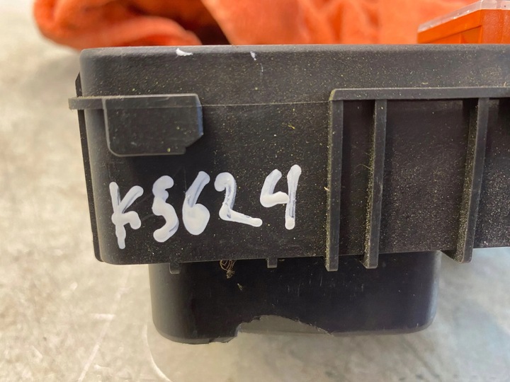 фото №5, Volkswagen golf v 2006 рамка / модуль запобіжників