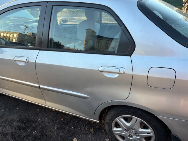 фото №1, Honda city iv дверь левая зад задние стекло 02-08r nh-700m nh700m