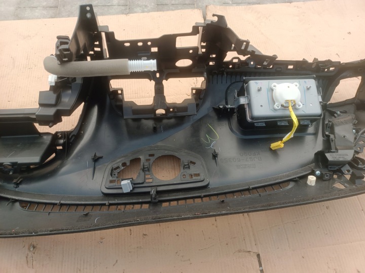 фото №13, Mazda 3 iii 13-18 торпедо раздаточная подушка bjs7-60350 usa