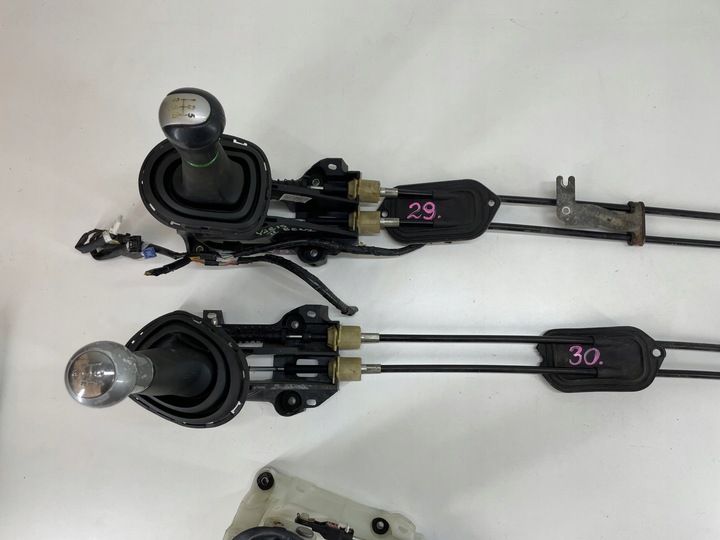 фото №13, Тросы изменения коробки передач wybierka yaris ii бензин