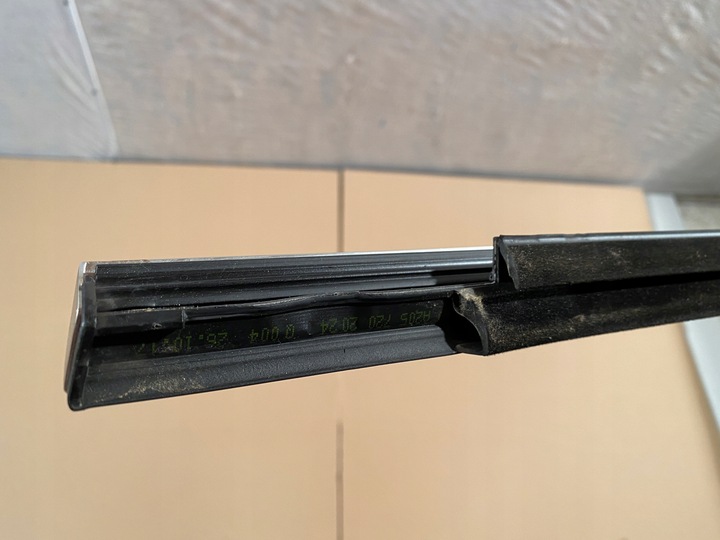 фото №7, Mercedes c-klasa планка хром дверь a205720204