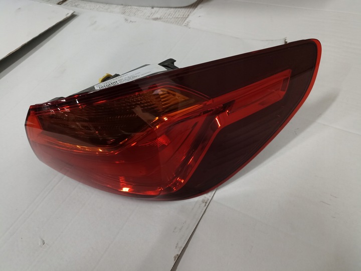 фото №12, Лампы зад bmw f40 комплект идеальные jak новое 7450641 7450642 7450649 7450650