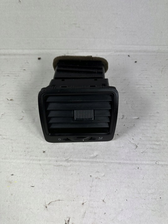 фото №1, Golf v решётка воздуховод правая 1k0819710