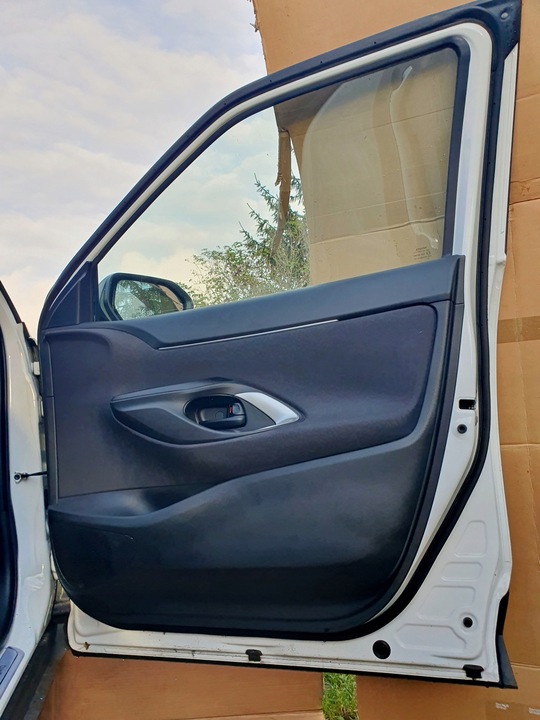 фото №7, Toyota yaris cross дверь перед передние правые цвет 040