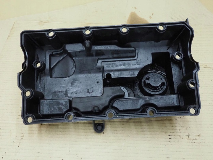 фото №10, Кришка клапанів vw passat b6 audi 2.0tdi 03g103469g