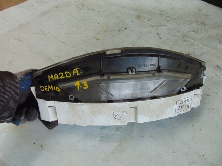 фото №8, Mazda demio 1.3 2002r спидометр приборы