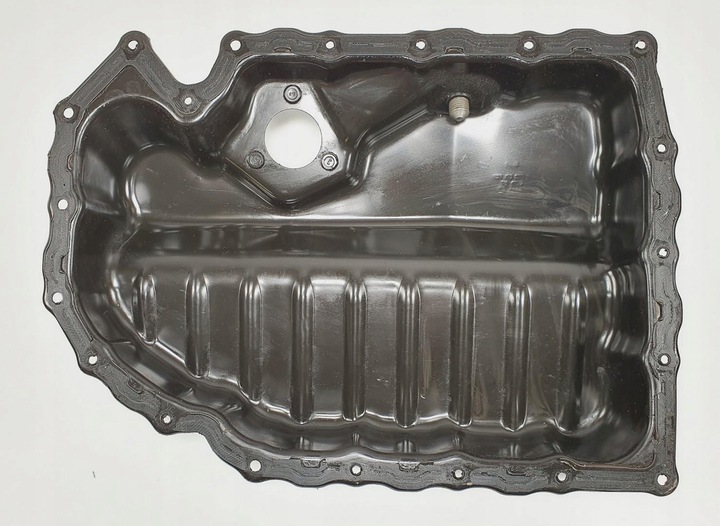 фото №1, Поддон масляная vw passat b7 1.8 tsi 06j103600e