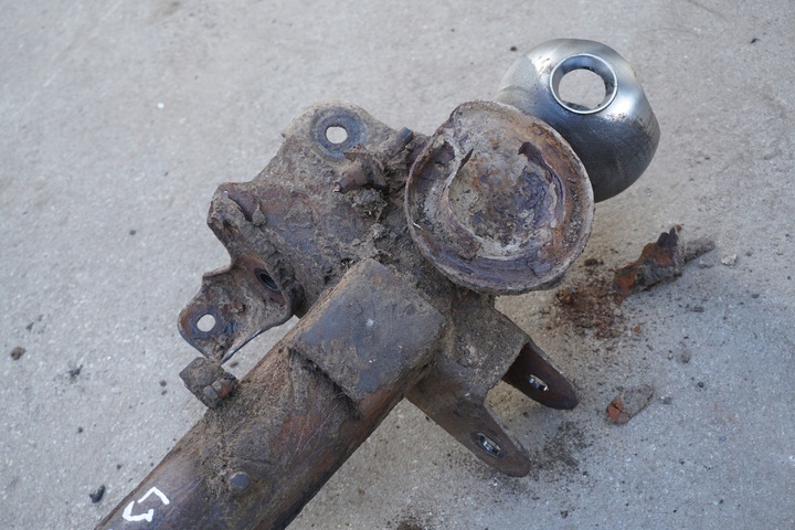 фото №11, Land cruiser 70 lj70 чохол корпус міст перед 2,4 td 89r