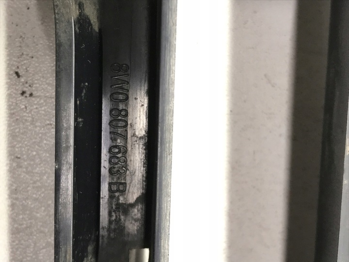 фото №10, Решітка бампера засіб нижній audi a4 b9 8w0807683b