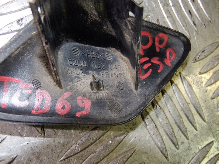 фото №3, Накладка заглушка склоомивача ксенон права renault espace iv ted69