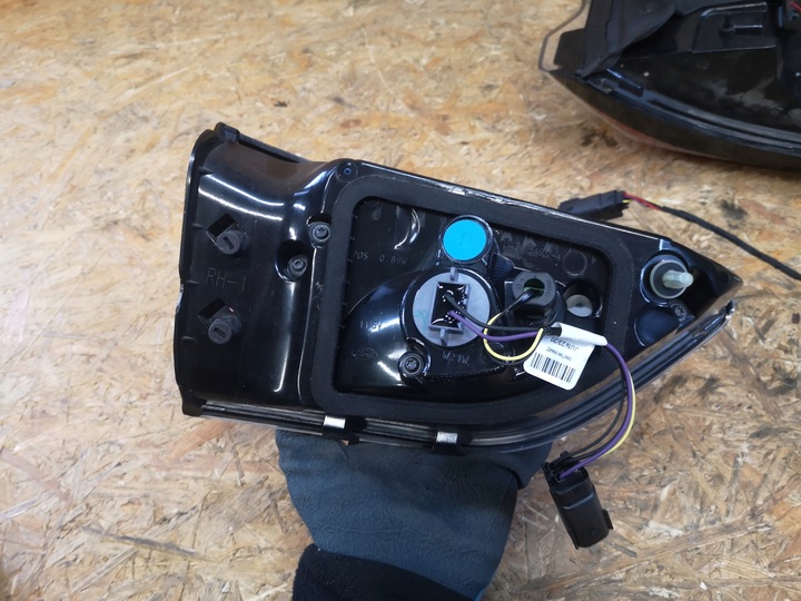 фото №7, Ford kuga mk3 лампа правые зад крышка+ крыло lv4b-13404-bd