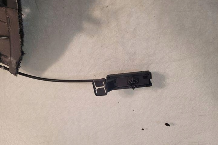 фото №11, Защита замка крышки bmw 5 f10 9168495 3.0l дизель 190kw 2015