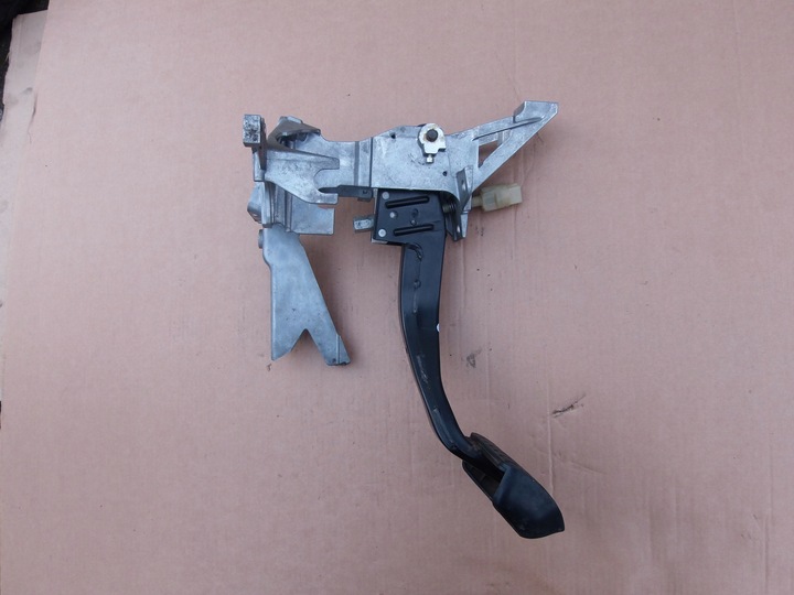 фото №4, Педаль гальма автомат audi a6 c5 2.5 tdi 8d1721117k