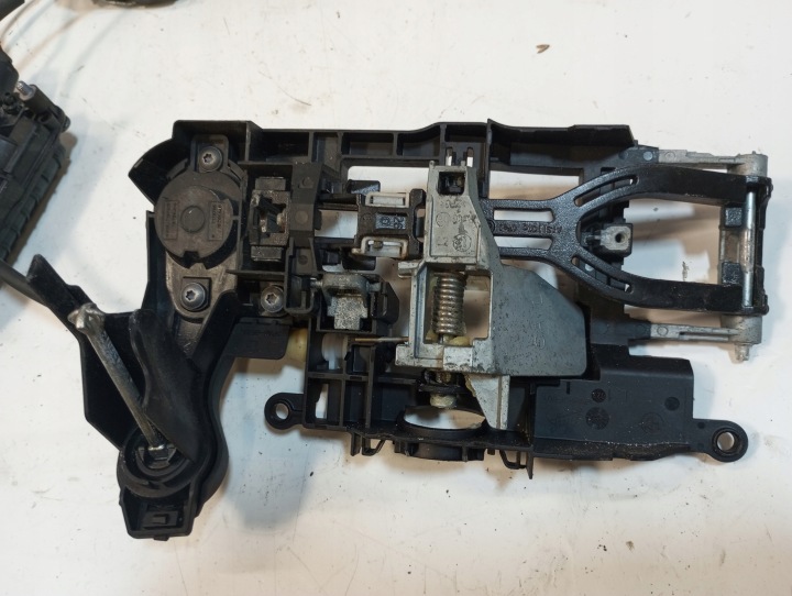 фото №8, Bmw f01 f10 f11 замок доводчик двери левые передний soft close 9224178 7185689