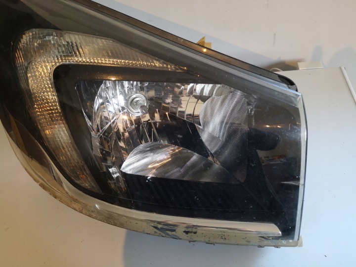 фото №7, Opel vivaro b фара передня права 260100647r