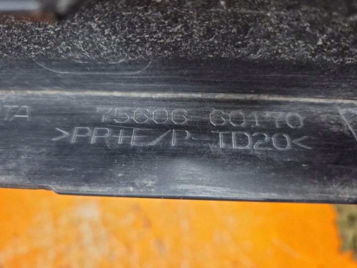 фото №8, Toyota landcruiser 07- молдинг крыльев зад левое 75606-60170