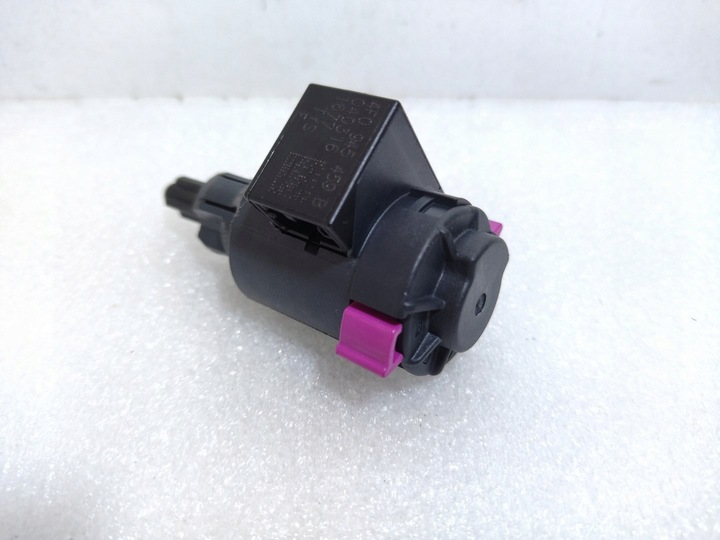 фото №2, 4f0945459b датчик света торможение сплав audi a7 4g