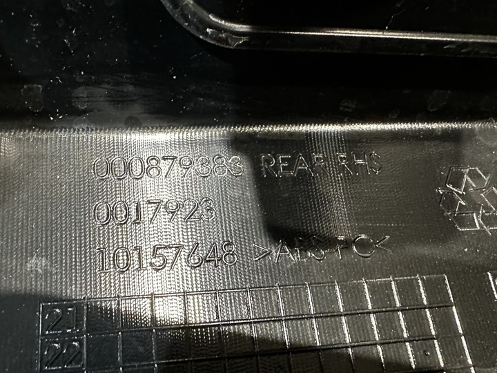 фото №7, Ferrari purosangue накладка планка панель дверь зад rh 879383